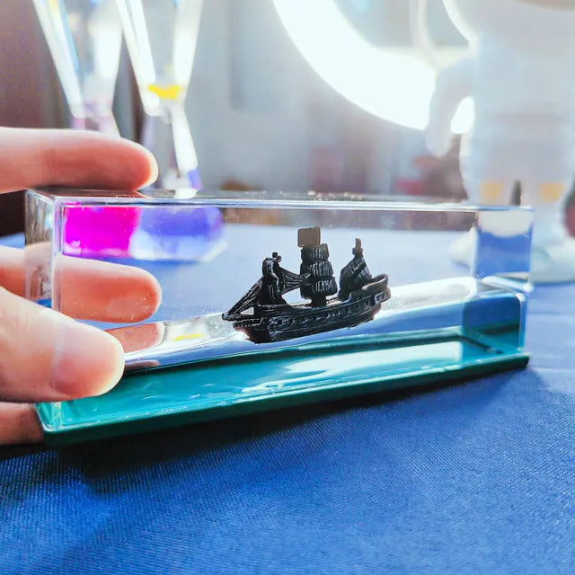 Cruise Ship Liquid Motion Drift Bottle – Nautical Home Decor & Unique Gift